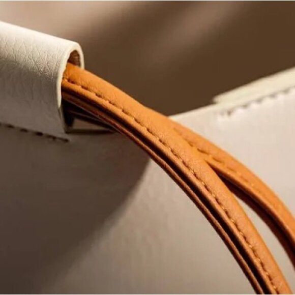 Von Holzhausen The Market Tote in Oat and Caramel - Picture 6 of 13